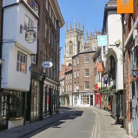 Chestnuts At Youlton Dom wakacyjny