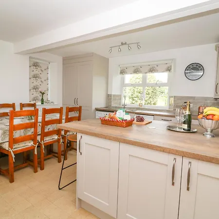 Chestnuts At Youlton Holiday home *