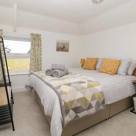 Chestnuts At Youlton Holiday home